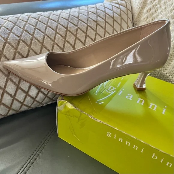 NIB $110 GIANNI BINI Rinna PATENT Pointed Toe KITTEN HEEL Nude PUMPS 9.5 - Picture 5 of 17
